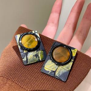 Boucles d'oreilles clous géométriques en cuir PU plaqué or, design vintage, bijoux de fête pour femmes - Product Image 1