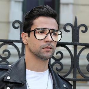 Gafas de Sol Siamesas de Moda Marca STORY W165, Diseño Moderno, Color Rojo, Estilo Femenino de los 90, Gafas de Sol Amarillas de una Pieza para Mujer y Hombre - Product Image 3