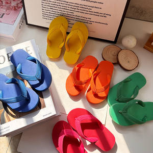 Sandales d'été à fermeture à la cheville pour enfants Nouvelles tongs en forme de V aux couleurs vives pour garçons et filles Pantoufles de vacances à la plage - Product Image 2