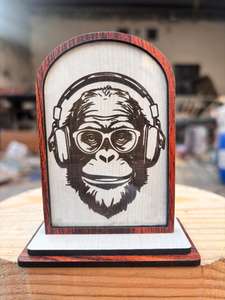 Elegante Letrero de Madera Grabado Personalizado Estilo Art Deco, Regalo Ecológico para el Día de la Madre y Decoración de Mesa - Product Image 3