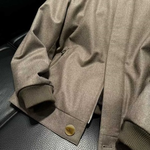 Giacca Bomber <span class=keywords><strong>da</strong></span> <span class=keywords><strong>Uomo</strong></span> in Lana Peruviana di Lusso Color Tan, Fodera in <span class=keywords><strong>Visone</strong></span> Importato, Cerniera YKK, Patchwork, Corta, Invernale - Collezione 2026 Hot Sale - Product Image 2