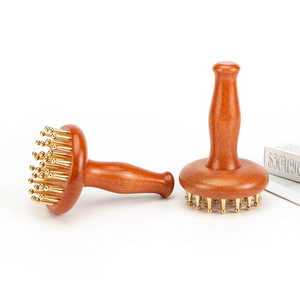 Cepillo para meridianos de latón macizo de 29 dientes, artesanía, mango de madera, cepillo de masaje, herramienta de masaje corporal multiusos - Product Image 3