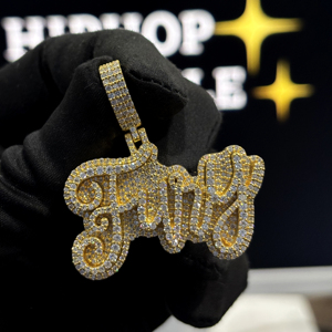 Colgante Personalizado Fury Script Hiphop de Plata de Ley 925 con Moissanita VVS Totalmente Cubierto de Diamantes, Chapado en Oro de 18K, Collar Unisex - Product Image 5