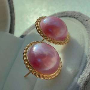 Boucles d'oreilles en perles Mabe roses d'eau de mer, plaquées or, clous ronds, bijoux élégants pour femmes - Product Image 3