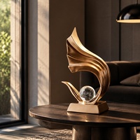 Sculpture abstraite moderne en résine dorée avec boule transparente, figurine artistique pour table, étagère de salon et décoration intérieure