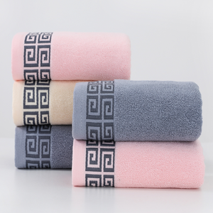 Toalla 100% Algodón 110g 34*74cm con Borde Jacquard Geométrico, Toalla Facial Absorbente para Uso Diario en el Hogar, Logotipo Bordado Personalizado - Product Image 5
