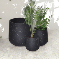 Kit de Pot de fleur rond en fibre de verre noir ou blanc de vente chaude utilisation intérieure ou extérieure taille de feuille géante pour application domestique
