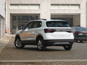 Bon prix pour Volkswagen <span class=keywords><strong>Touareg</strong></span> 2023 1.5L automatique, édition Style, petit SUV, en stock, véhicule d'<span class=keywords><strong>occasion</strong></span> - Product Image 6
