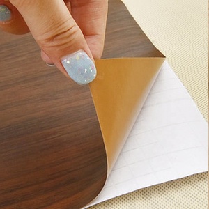 Venta caliente decorativo interior <span class=keywords><strong>muebles</strong></span> <span class=keywords><strong>en</strong></span> relieve adhesivo de pvc de grano de madera de laminación de película de <span class=keywords><strong>vinilo</strong></span> - Product Image 3
