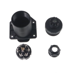 Prise étanche 7 voies 6-24 Volts pour connecteur de remorque de camping-car, avec capuchon de protection noir - Product Image 4