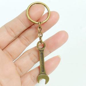 ヴィンテージ真鍮ハンドルペンダントレンチバッグチャームメタルキーホルダー - Product Image 1