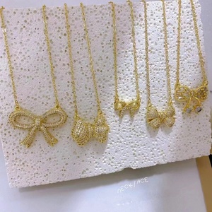Delicado Collar con Colgante de Lazo Chapado en Oro de 18K, Estilo Romántico, Circonita Cúbica, Joyería Moderna para Mujer - Product Image 3