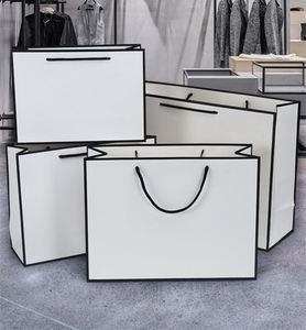 Bolsas de Papel Personalizadas KM, Bolsas de Regalo de Papel para Empaque con sus Propios Logotipos - Product Image 2