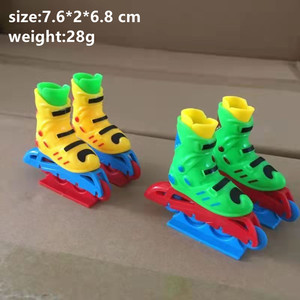 Poupée elfe miniature en plastique <span class=keywords><strong>avec</strong></span> patins à roulettes <span class=keywords><strong>Mini</strong></span> jouet patins à glace <span class=keywords><strong>pour</strong></span> poupées et jeux d'enfants - Product Image 4