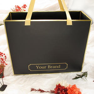 Bolsas de papel de compras de materiales reciclados ecológicos negros personalizados con asa de cinta - Product Image 6