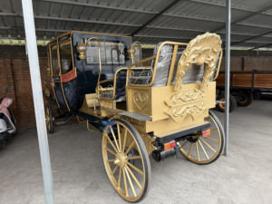Voiture électrique classique vintage 5 places pour le tourisme, les loisirs et les vacances, rétro avec moteur 3/5 KW et garantie d'un an - Product Image 3