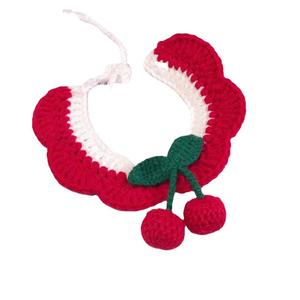 "Accesorio decorativo para mascotas, babero <span class=keywords><strong>de</strong></span> lazo <span class=keywords><strong>de</strong></span> punto simple con gorra <span class=keywords><strong>de</strong></span> capullo <span class=keywords><strong>de</strong></span> flor fragante hecha <span class=keywords><strong>de</strong></span> lana" - Product Image 1