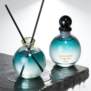 Vase à parfum sphérique en verre de 150 ml à <span class=keywords><strong>prix</strong></span> compétitif avec bouchon boule noir pour la décoration intérieure et la personnalisation - Product Image 1