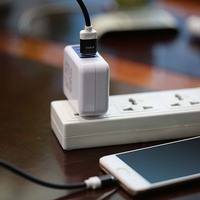 Chargeur portable multifonction à 4 ports avec prise d'alimentation, 4 ports, pour prise d'appels/voyage, à bas prix, adapté pour téléphones portables