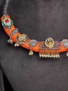 Conjunto de Collar Hasli de Estilo Antiguo de Imitación, Trabajo de Perlas en Dos Tonos, Hecho a Mano, Ajustable, Estilo Tradicional Único, Listo para la Venta - Product Image 5