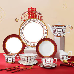 <span class=keywords><strong>Service</strong></span> <span class=keywords><strong>de</strong></span> <span class=keywords><strong>table</strong></span> <span class=keywords><strong>en</strong></span> <span class=keywords><strong>porcelaine</strong></span> rouge et or <span class=keywords><strong>de</strong></span> luxe, assiettes et bols <span class=keywords><strong>en</strong></span> céramique royale avec théière pour cadeau <span class=keywords><strong>de</strong></span> mariage et dîner élégant - Product Image 2
