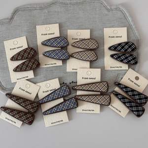 กิ๊บติดผมโลหะลายตารางเรขาคณิตประดับผ้า คลิปหนีบด้านข้าง เครื่องประดับผม - Product Image 1