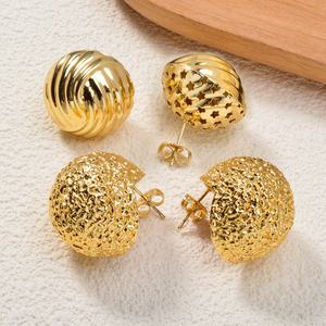 Pendientes de Botón de Lujo para Mujer, Pendientes de Botón Esféricos de Cobre con Textura Plegada de Zeadear Jewelry - Product Image 3