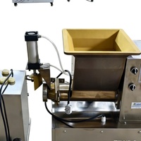 Machine industrielle de formage et de roulage de boulettes de pâte pour la fabrication de produits céréaliers