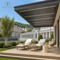 Pavillon extérieur moderne motorisé en aluminium avec structure thermolaquée et ventilateur de plafond pour jardin, balcon et extérieur