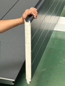Porte de <span class=keywords><strong>garage</strong></span> résidentielle moderne de luxe à prix d'usine, panneau sandwich isolé avec fenêtres électroniques automatiques OEM - Product Image 3
