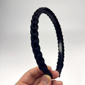 عصابة رأس نسائية أنيقة وعصرية مصنوعة يدويًا بتصميم هندسي بيضاوي 12 سم، مضادة للانزلاق ومزينة بخيوط مضفرة، مناسبة للحفلات ومتعددة الاستخدامات - Product Image 6