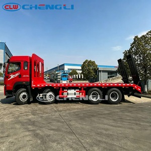 Camion plateau lourd FAW 8X4 de 31 tonnes pour le transport de machines de construction avec rampes hydrauliques renforcées pour excavatrice - Product Image 3
