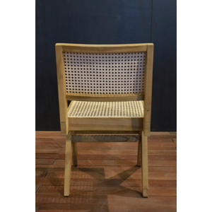 Experimente la elegancia atemporal con la silla auxiliar Anthon de ratán, expertamente fabricada con madera de teca lisa y ratán tejido. - Product Image 4