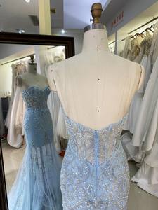 Vestido Formal de Tul Bordado con Escote <span class=keywords><strong>en</strong></span> V, <span class=keywords><strong>Color</strong></span> Azul <span class=keywords><strong>Cielo</strong></span> Claro, con Cola Larga y Tirantes Espagueti Cruzados, Venta al por Mayor 2025 - Product Image 5