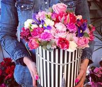 Boîtes rigides de luxe avec design à pompons, en carton, pelliculage mat, écologiques, pour bouquets de mariage cylindriques, cadeaux floraux, gaufrage éponge