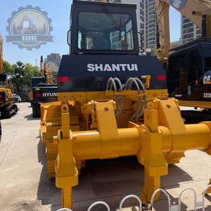 Bulldozer sur chenilles Shantui SD22 d'occasion, SD16, SD32 – Engin de construction sur chenilles de <span class=keywords><strong>seconde</strong></span> <span class=keywords><strong>main</strong></span> pour travaux de terrassement et de déblaiement - Product Image 1