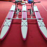 Le bateau de camping de vélo de l'eau
