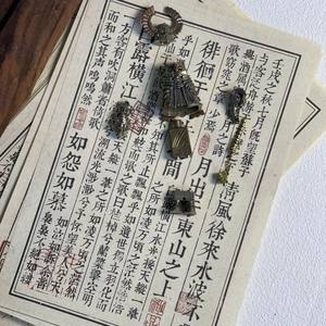 Statua Artigianale di Crociato e Templare Cremisi, Statuetta di Crociato, Ornamento Decorativo - Product Image 4