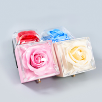 Boîte à bijoux élégante avec tiroir, pour collier et bague, ornée de roses éternelles en savon et d'une rose éternelle macaron unique