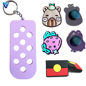 Charmes de chaussures personnalisés en caoutchouc PVC décorations supérieures souples breloque de sabot avec boucle à bouton décorations d'appliques produits mélangés - Product Image 5