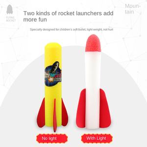 Lanzador de juguete para niños de exterior con cohete disparador y base de suelo iluminada, hecho de plástico - Product Image 5