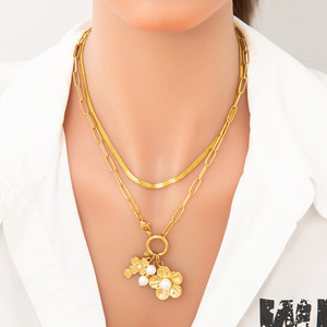 Bracelet fin à breloques plaqué or 18 carats avec pendentif fleur et cœur en perle, idéal pour le quotidien - Product Image 3