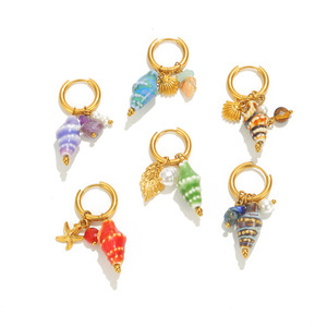 Orecchini Pendenti a Conchiglia in Acciaio Inossidabile Placcato Oro 18K, Stile Bohémien Minimalista Oceanico, Gioielli da Donna con Perla Imitazione - Product Image 1