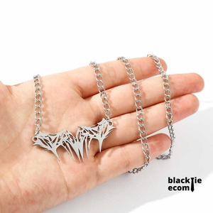 Collar con Colgante de Acero Inoxidable de Lujo, Diseño de Murciélago, Cadena Resistente al Deslustre, Ideal para Regalo y Uso Diario, en Venta - Product Image 4