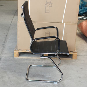 Ghế văn phòng da đen lưng thấp chân sắt hình cung giá rẻ mới năm 2026 2023 - Product Image 3