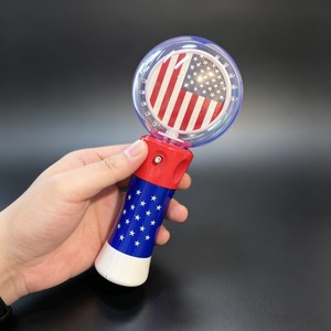 Bacchetta Luminosa per il Giorno dell'Indipendenza, Bacchette LED Patriottiche Girevoli con Stelle e Strisce della Bandiera USA per Feste, Regali e Vendita all'Ingrosso - Product Image 3