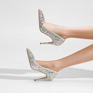 Chaussures à talons aiguilles personnalisables pour femmes avec logo, confortables, à bout pointu, ornées de strass, idéales pour mariée - Product Image 1