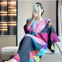 Robe longue plissée pour femme style Miyake, dégradé de couleurs, manches chauve-souris, imprimée, décontractée, taille naturelle, avec logo frontal