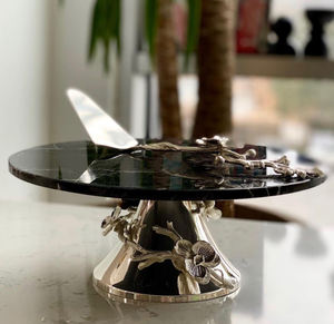 Le gâteau d'or de luxe se tient sur le dessus de marbre pour des décorations de noce - Product Image 3