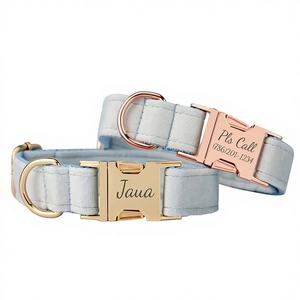 Juego de correa de collar de perro personalizado Lightblue Veet con flor y pajarita para mascota macho hembra, etiqueta de nombre grabada en oro, cachorro de boda - Product Image 1